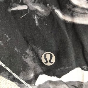 Black/white print Lululemon Sculpt Tank Size 6